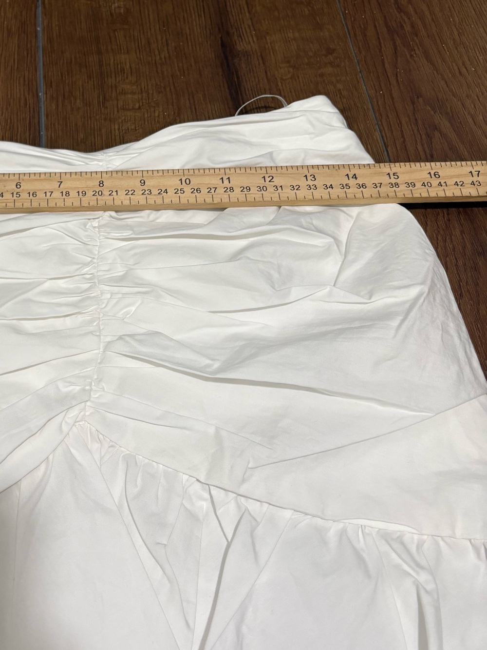 Rosevelvet White Ruched Ruffle Mini Skirt Size Small - Picture 6 of 7